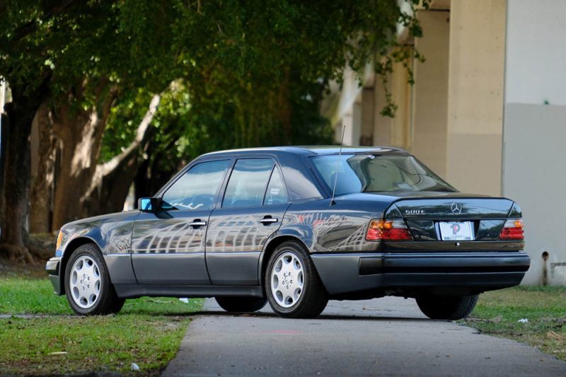 Trasera Mercedes-Benz 500 E de 1993