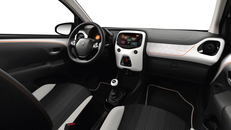 Interior Peugeot 108 Top! Roland Garros