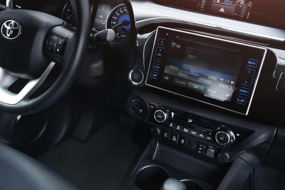 Interior Toyota Hilux 2016