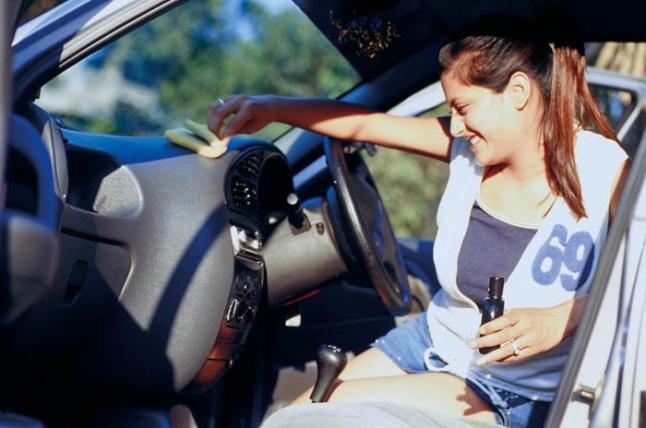 Cómo limpiar el coche a fondo por dentro y por fuera