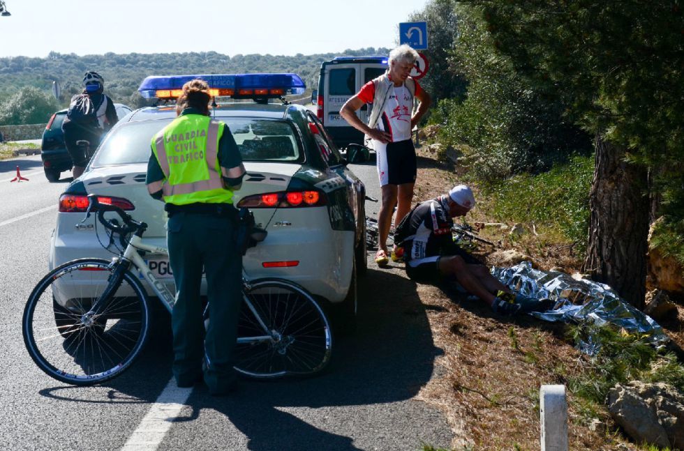 Ciclistas en carretera