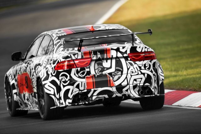 Trasera Jaguar XE SV Project 8 Concept camuflado