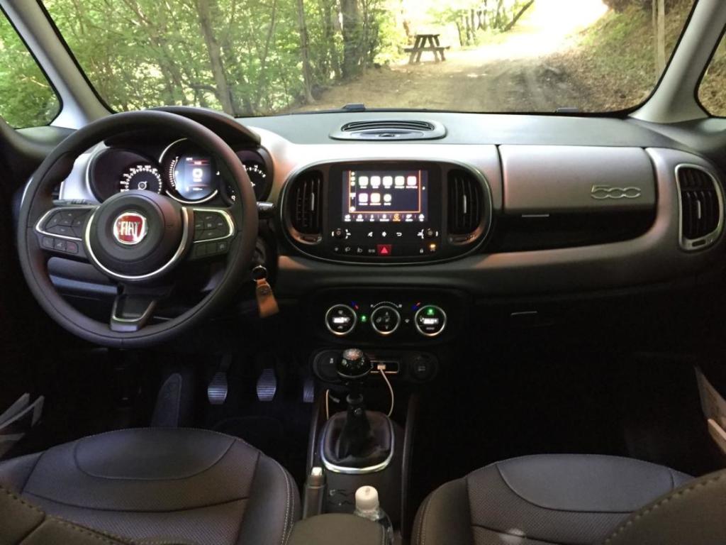 Fiat 500L interior