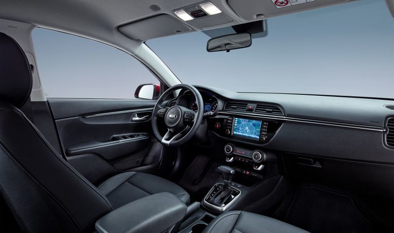 Interior Kia Rio Sedán 2017