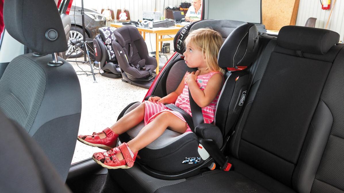 Hasta cuándo es obligatorio llevar el alzador en el coche para los niños -  Autofácil