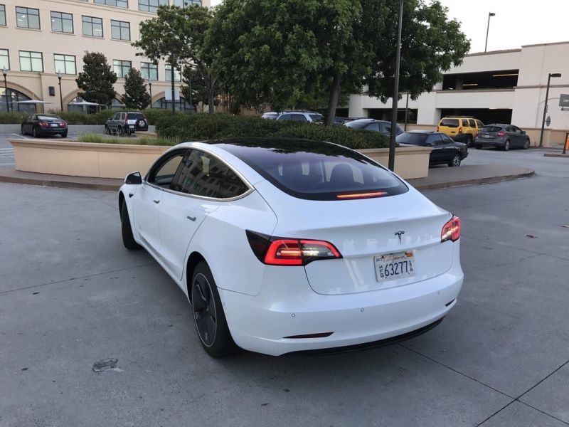 Trasera Tesla Model 3