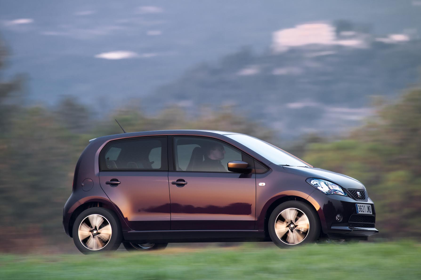 SEAT 600 vs SEAT Mii electric: evolución de la movilidad asequible en  España