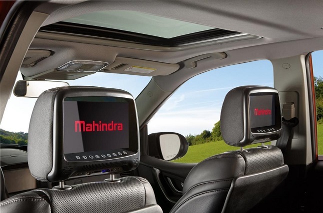Mahindra XUV500 W10