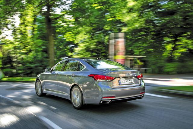 Trasera Hyundai Genesis