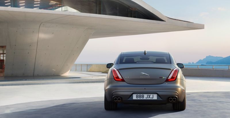 Trasera Jaguar XJR575