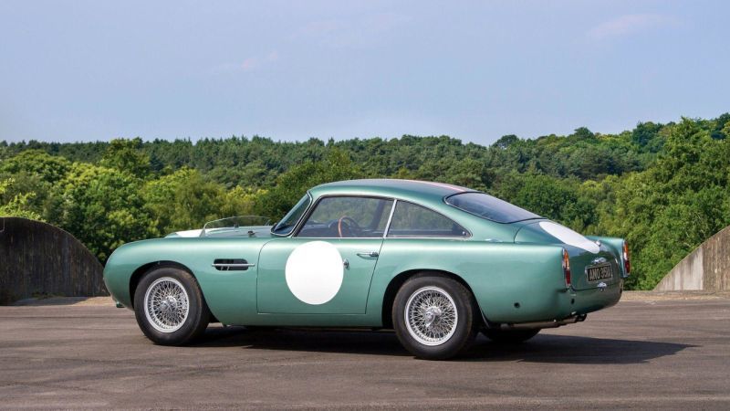 Lateral trasera del Aston Martin DB4GT