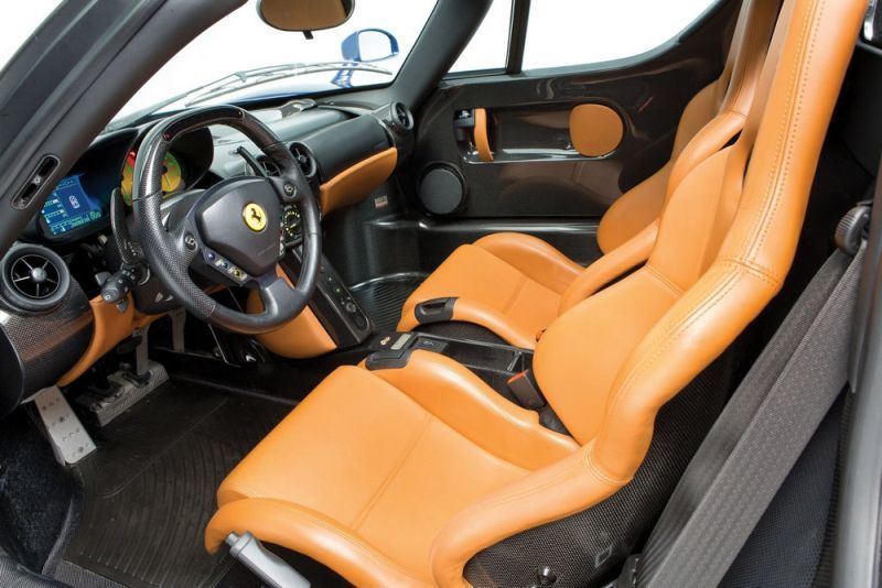 Interior Ferrari Enzo azul