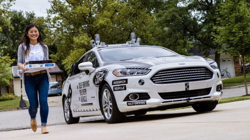 Ford Mondeo autónomo de Domino's Pizza