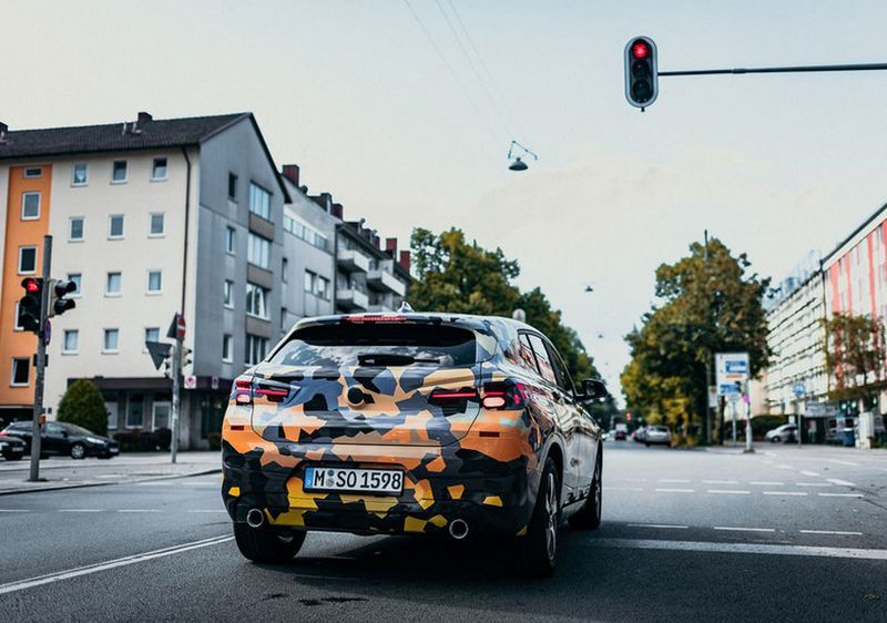 Trasera del BMW X2 camuflado