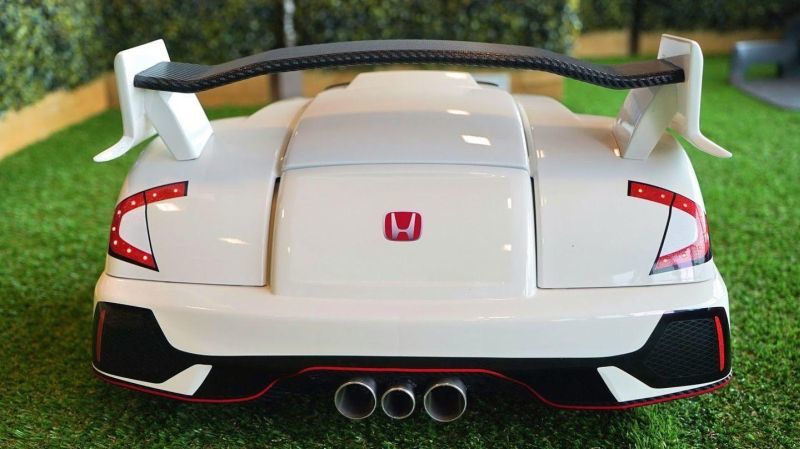 Honda Civic Type R cortacésped