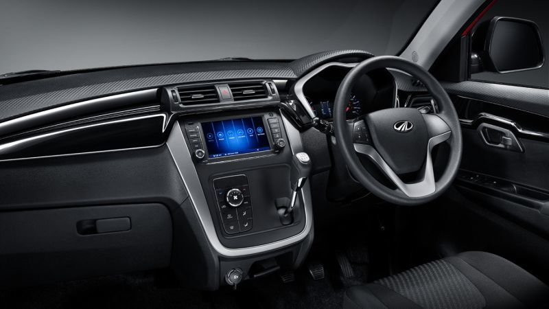 Interior del Mahindra KUV100 2017