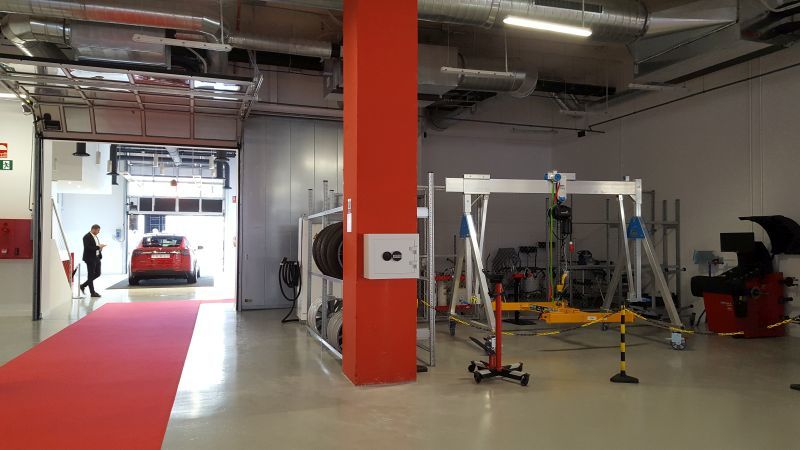 Centro de mantenimiento de Tesla en Barcelona