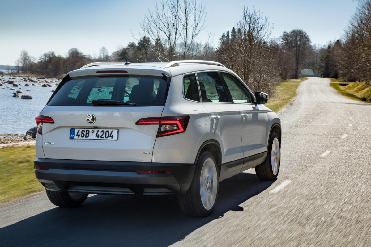 Skoda Karoq 2018 trasera