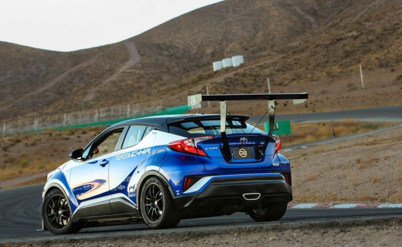 Trasera del Toyota C-HR R Tuned