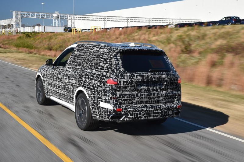 Trasera del BMW X7 camuflado