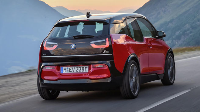 BMW i3 2018 trasera en movimiento