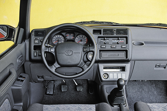 interior toyota rav4