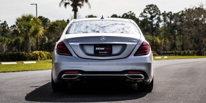 Trasera del Mercedes-Benz Clase S preparado por Renntech