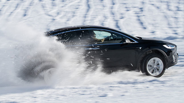 Tracción total de Tesla en nieve
