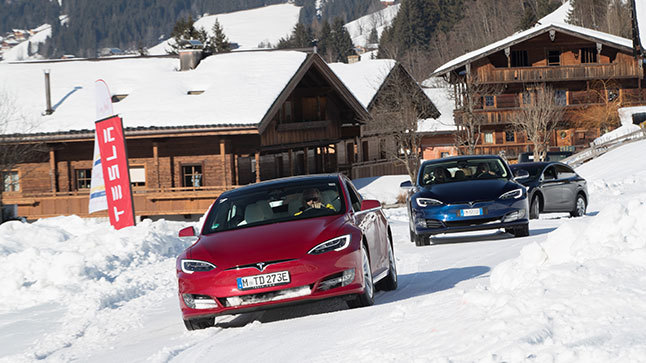 Tracción total de Tesla en nieve