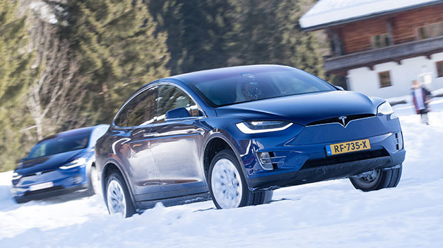 Tracción total de Tesla en nieve