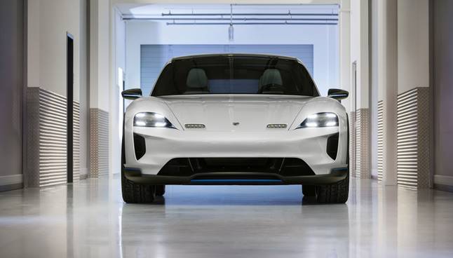 Porsche Mission E Cross Turismo delantera