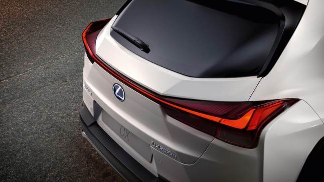Lexus UX 250h pilotos traseros