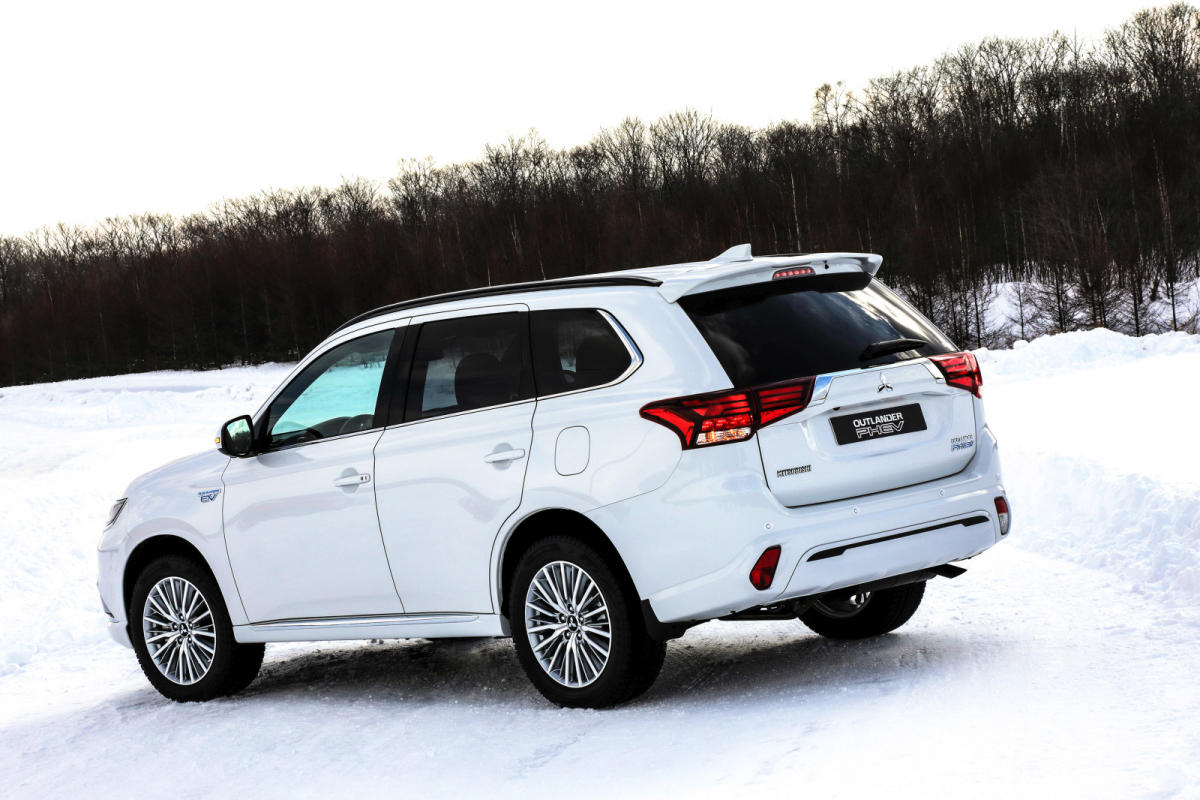 Mitsubishi Outlander PHEV 2019 trasera