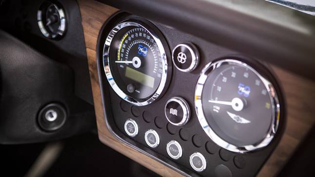 Morgan Plus 8 50th interior