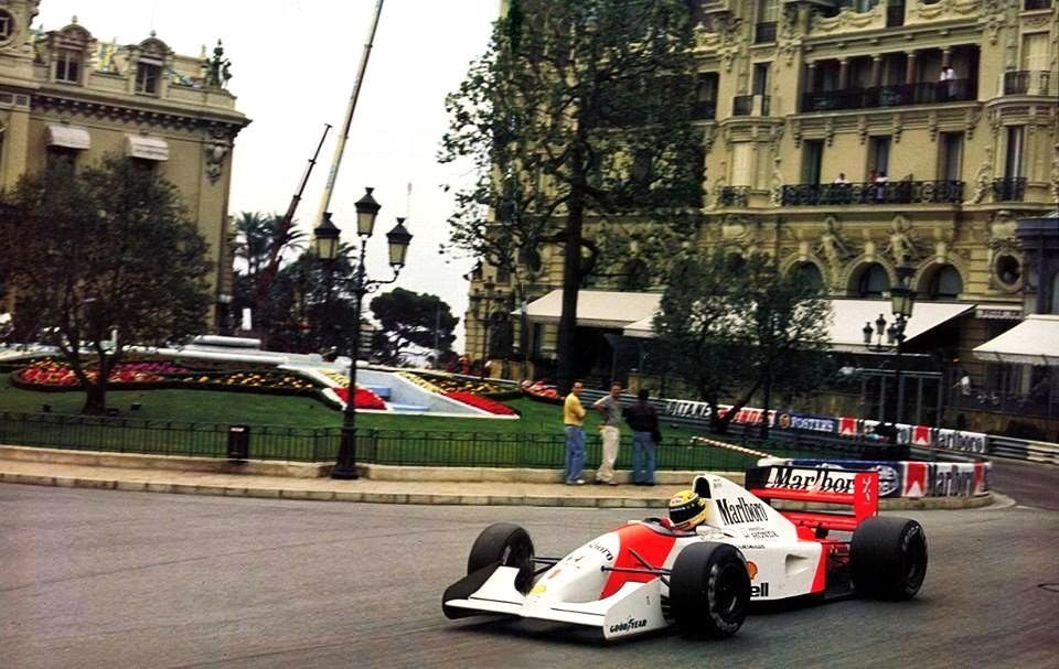 Senna McLaren subasta