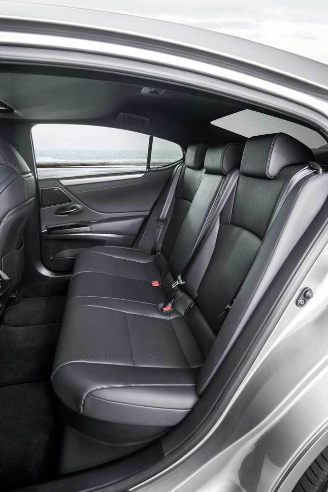 Lexus ES 300h plazas traseras