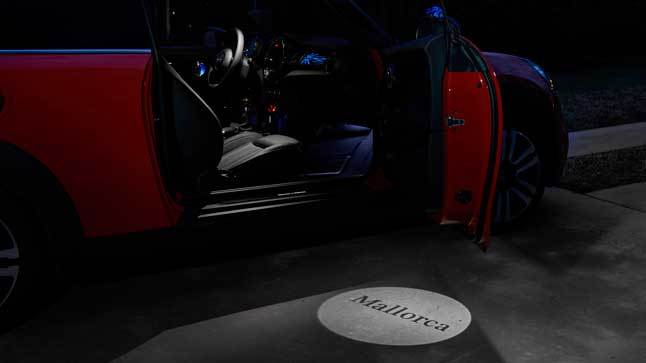 Mini 2018 proyección puerta
