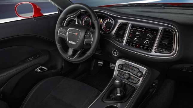 Dodge Challeger SRT Hellcat interior