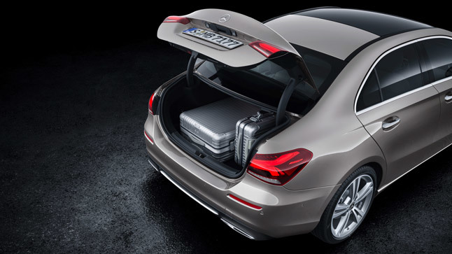 Mercedes Clase A sedán maletero