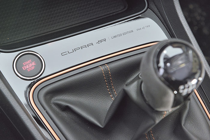 Serat Leon Cupra R detalles interior