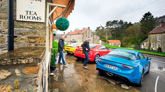 Comparativa: Alpine A110, Porsche Cayman S y Audi TT RS
