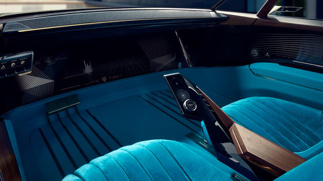 Peugeot e-legend interior
