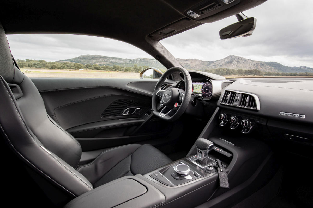 Audi R8 Coupé 2019 interior