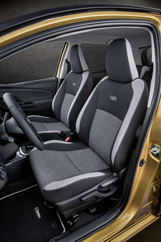 Toyota Yaris Y20 interior