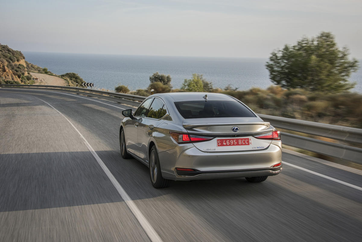 Lexus ES300h  trasera