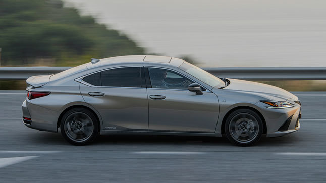 Lexus ES300h  lateral