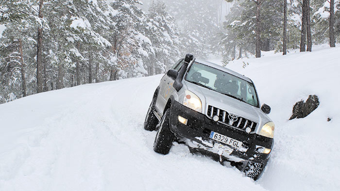Toyota LAnd Cruiser enn nieve