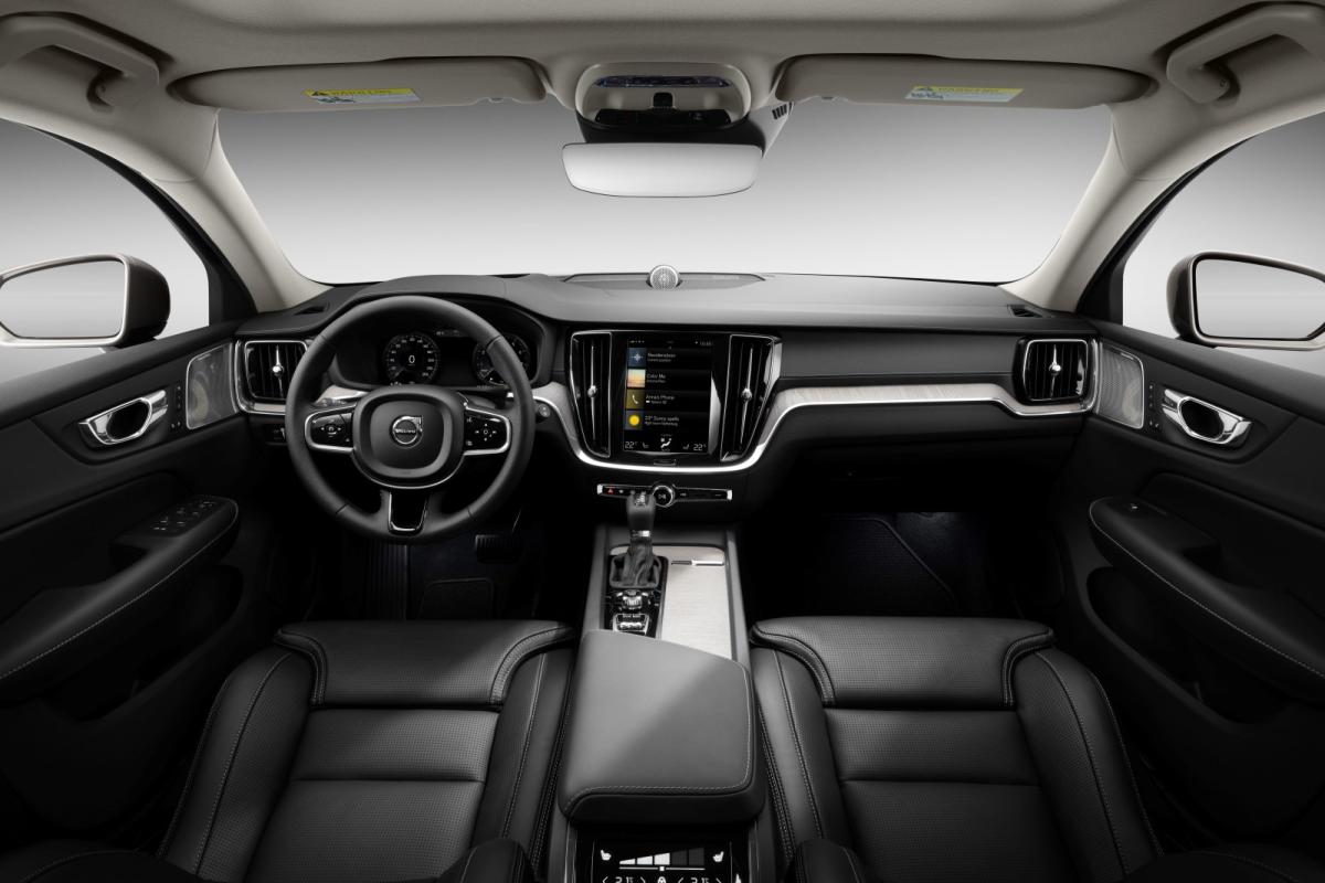 Volvo V60 Cross Country 2019 interior