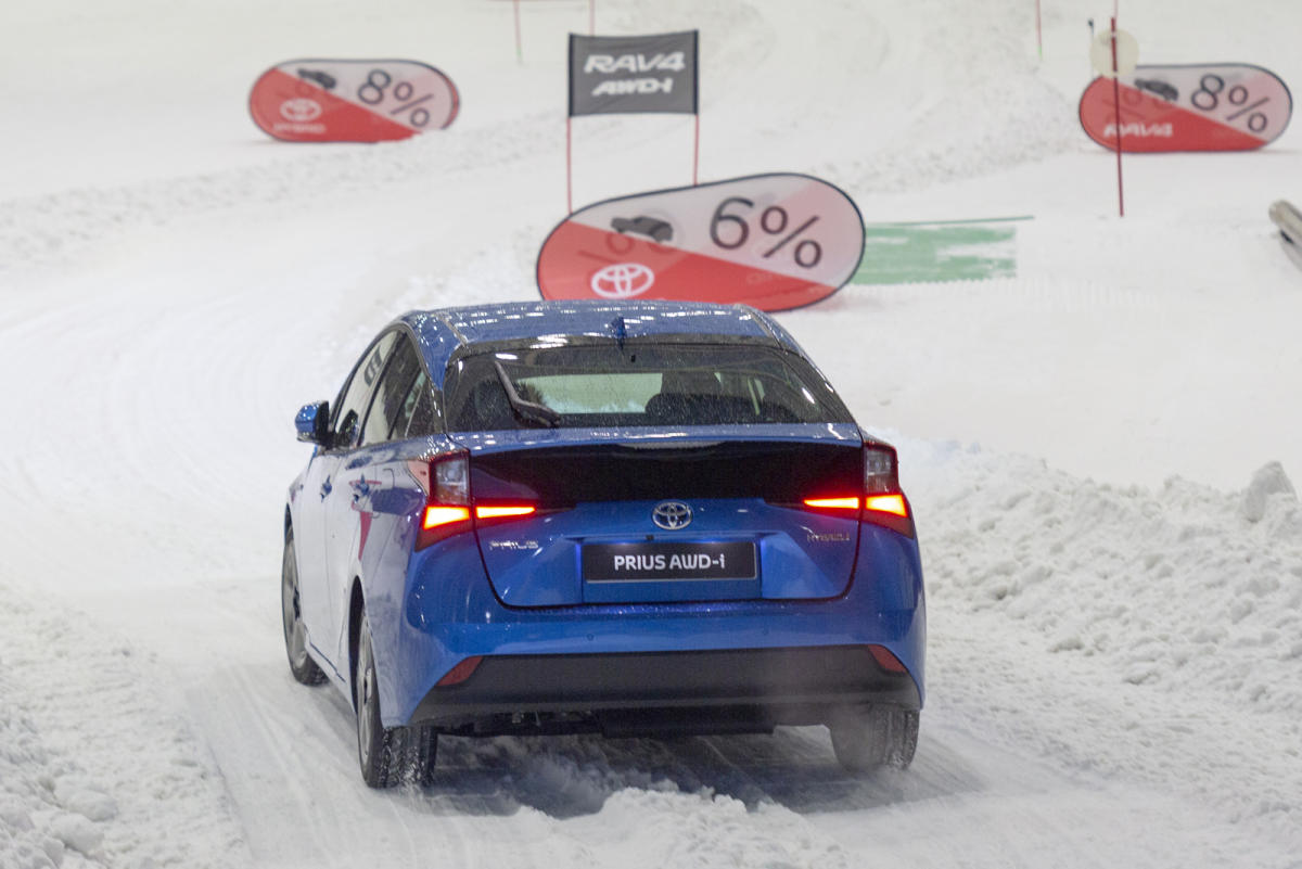 Toyota Prius AWD-i