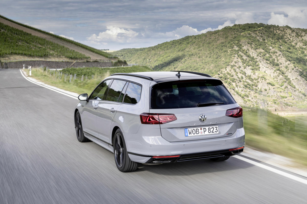 Volkswagen Passat 2020 trasera
